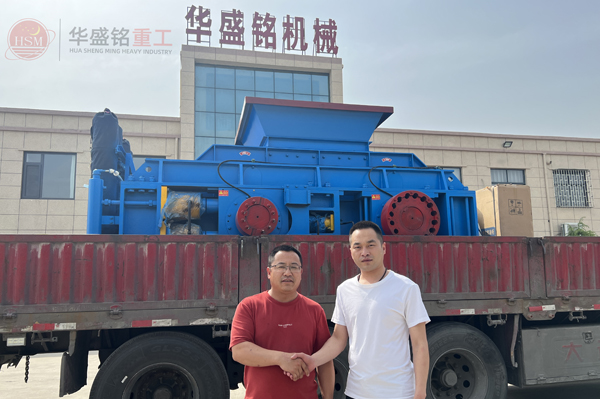 華(hua)盛(sheng)銘液壓對輥製(zhi)砂機(ji)