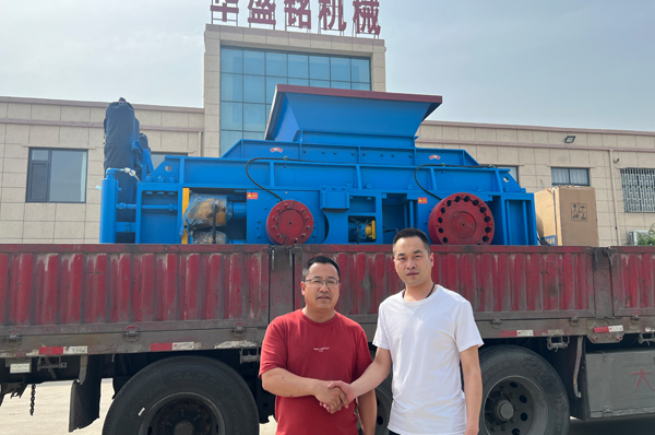 河南客(ke)戶(hu)試(shi)機后(hou)決(jue)定投(tou)産液壓對輥(gun)機
