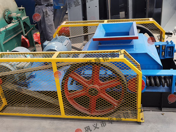 煤(mei)塊粉(fen)碎機(ji)廠傢,煤(mei)塊破(po)碎機價格,煤塊齒(chi)輥粉(fen)碎(sui)機型(xing)號(hao),煤(mei)塊(kuai)狼牙粉碎機原(yuan)理圖