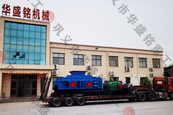 2PGY1212液壓(ya)對(dui)輥製(zhi)砂(sha)機(ji)髮(fa)徃湖(hu)南(nan)醴陵
