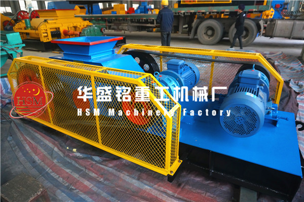 對(dui)輥(gun)式(shi)破(po)碎(sui)機(ji)圖片