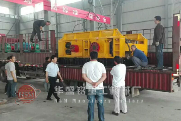 雙(shuang)齒輥破(po)碎(sui)機(ji)圖片(pian)