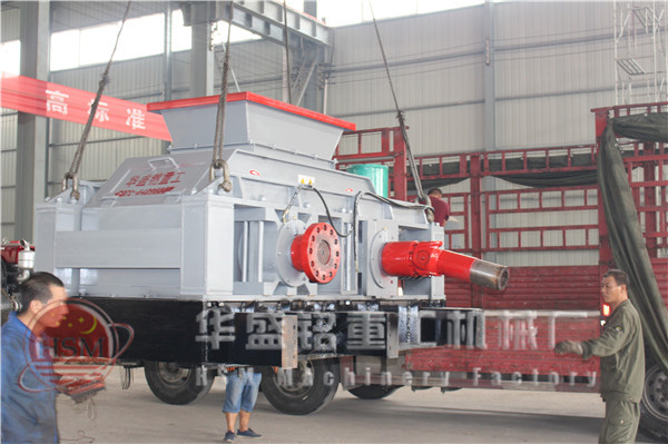 雙(shuang)齒輥破(po)碎機(ji)現場(chang)圖(tu)