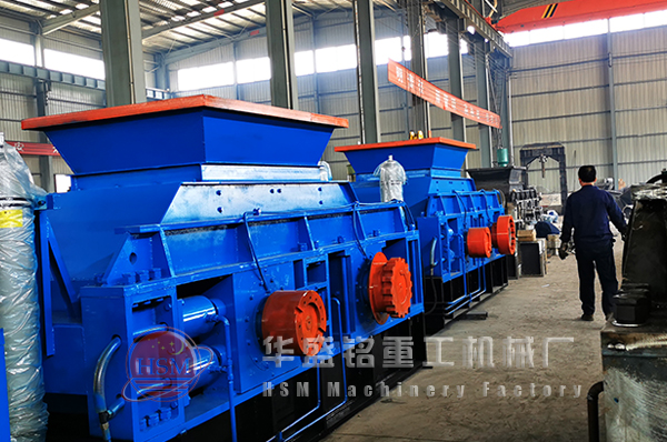 雙(shuang)齒(chi)輥破(po)碎機(ji)圖(tu)片(pian)