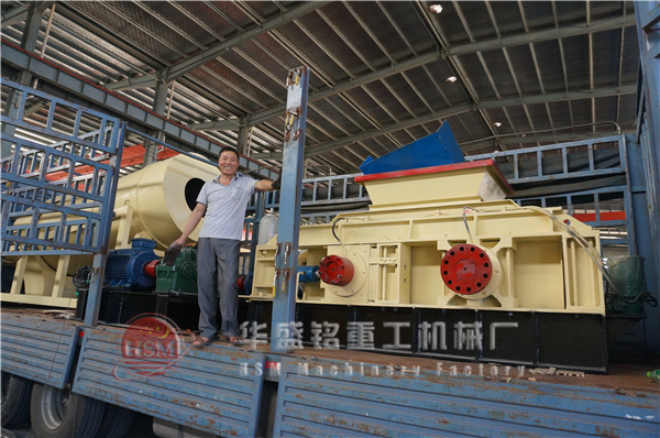 雙(shuang)齒(chi)輥(gun)破(po)碎機(ji)髮(fa)貨圖