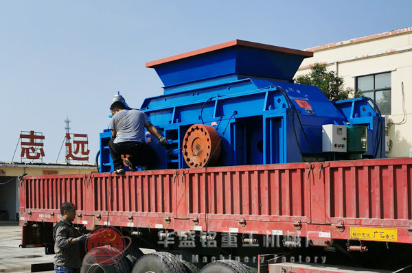 雙(shuang)齒輥破(po)碎(sui)機(ji)圖片